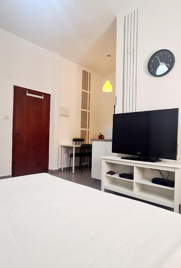 Nice Apartments On Ben Yehuda Str Tel Aviv Bagian luar foto